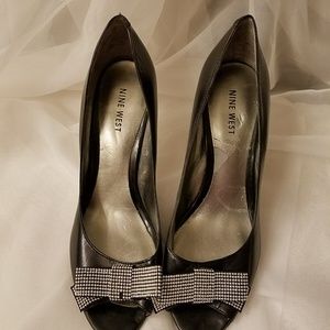 Y2K Nine West Black Peep Toe Pumps With Rhinestone Bow